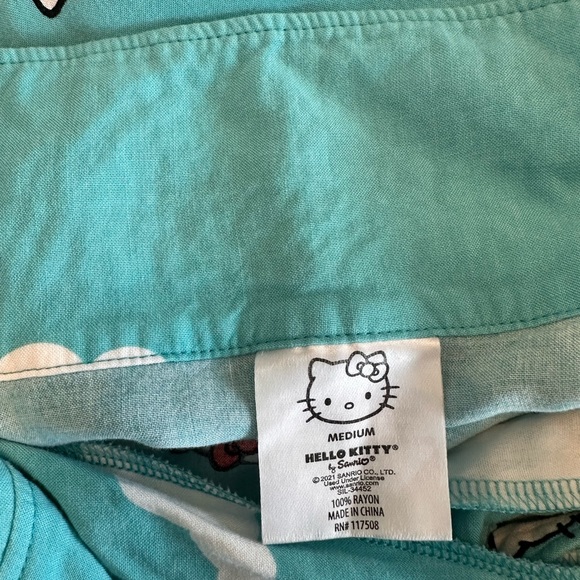 🌸3/$12 kitty blouse size M, in excellent condition - Picture 5 of 7